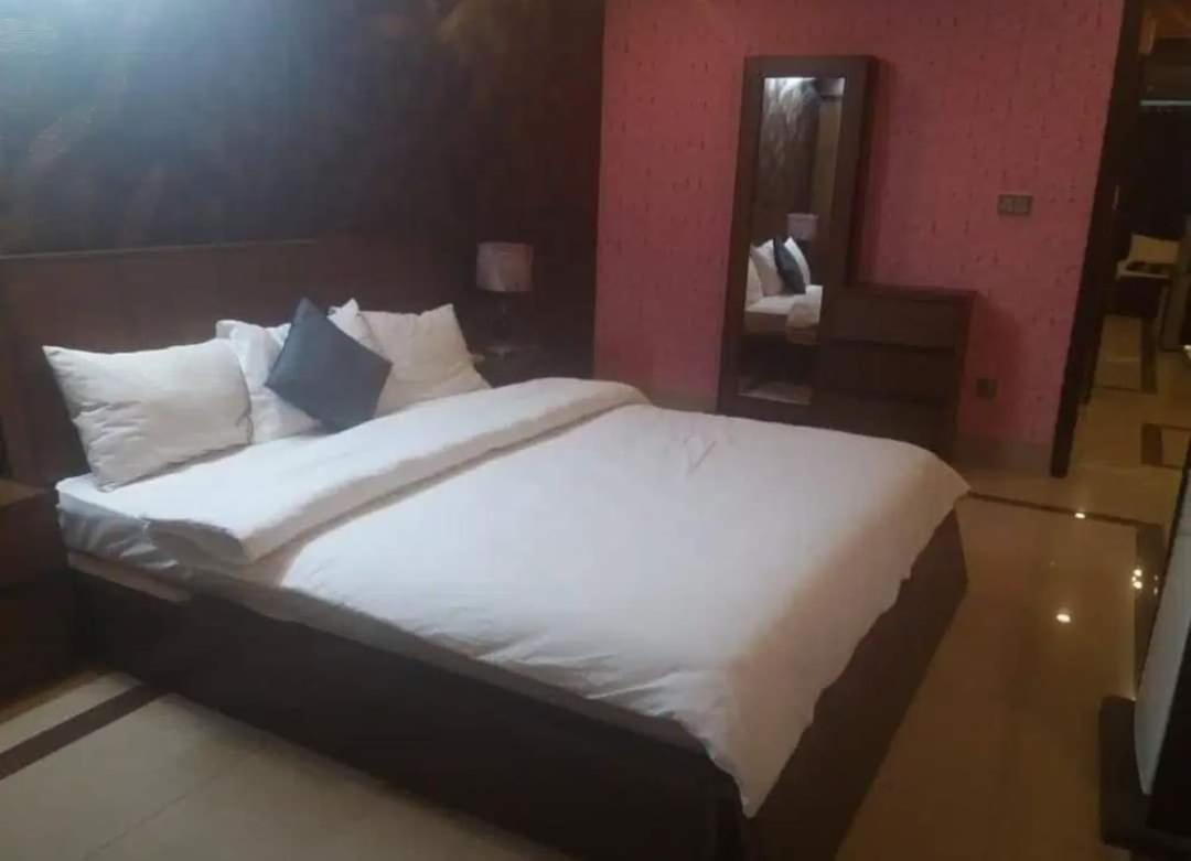 Pyramid International Guest House Islamabad Esterno foto