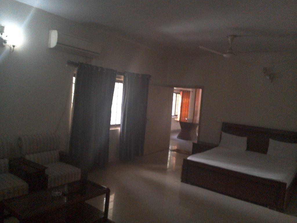 Pyramid International Guest House Islamabad Esterno foto